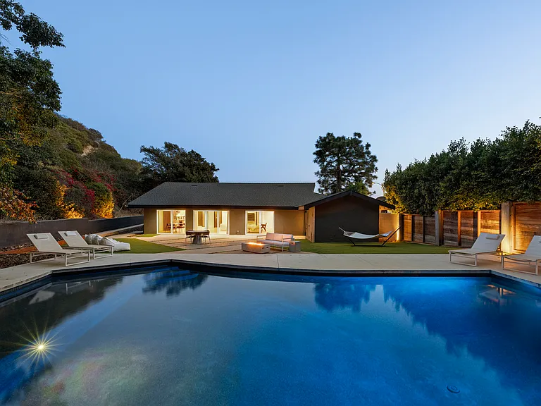 9289 Swallow Dr — Photo 36