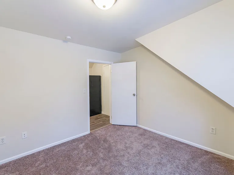 1715 Glenwood Avenue — Photo 10