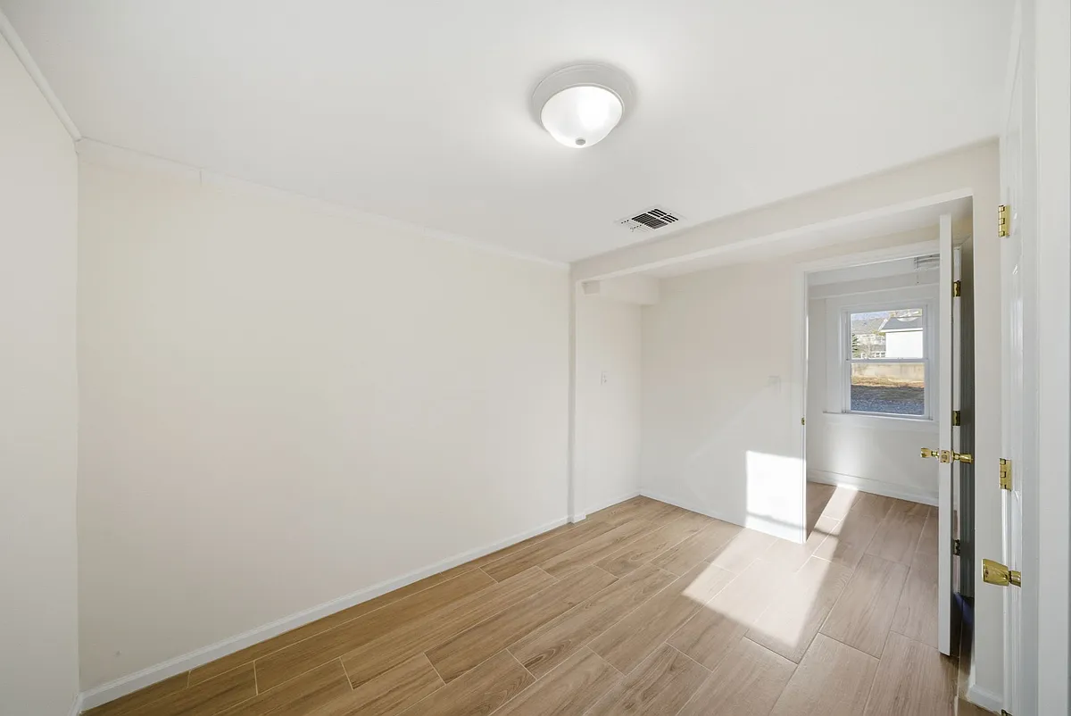 Building Photo - 75 Lakeview Ter
