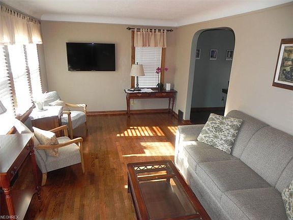 3rd image of 4143 W 161st St
