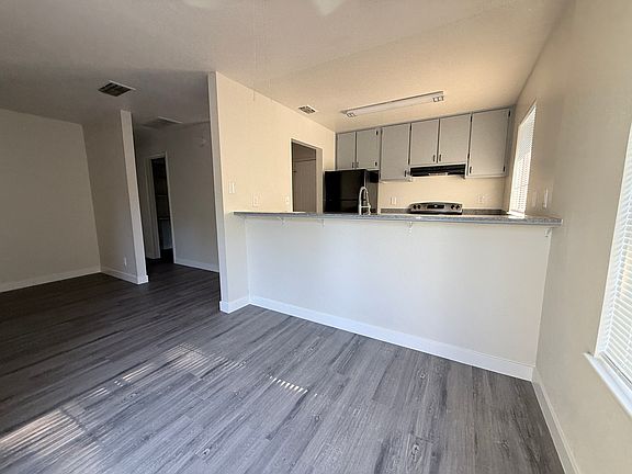 3rd image of 5421 El Camino Ave APT 4