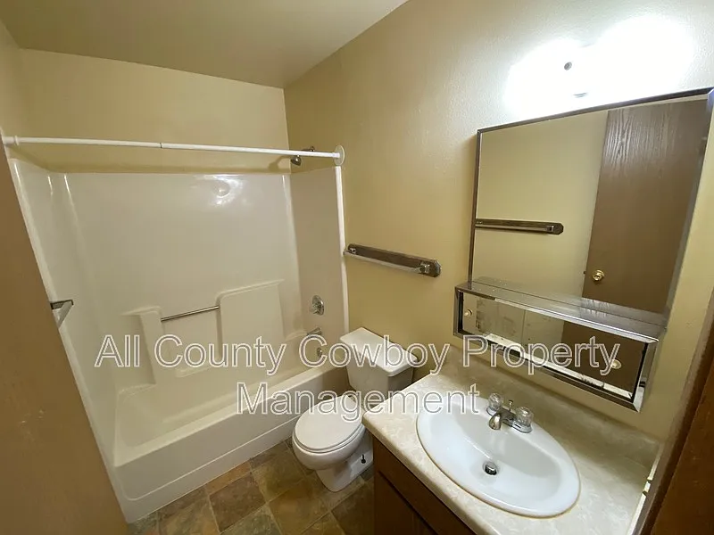 2 bed, 1.0 bath, 600 sqft, $900 — Photo 4