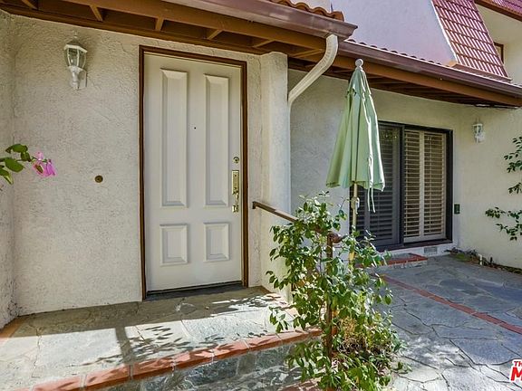 4th image of 22273 Erwin St #1/2