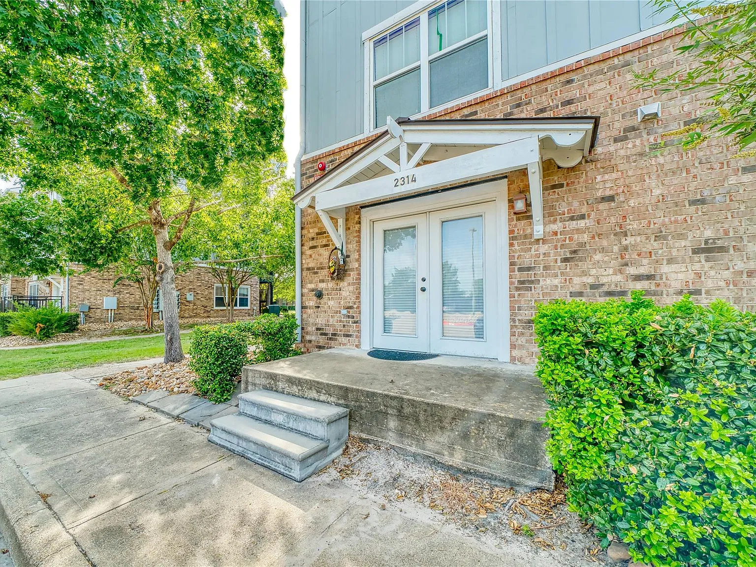 2 bed, 2.0 bath, 1080 sqft, $1,700 — Photo 3