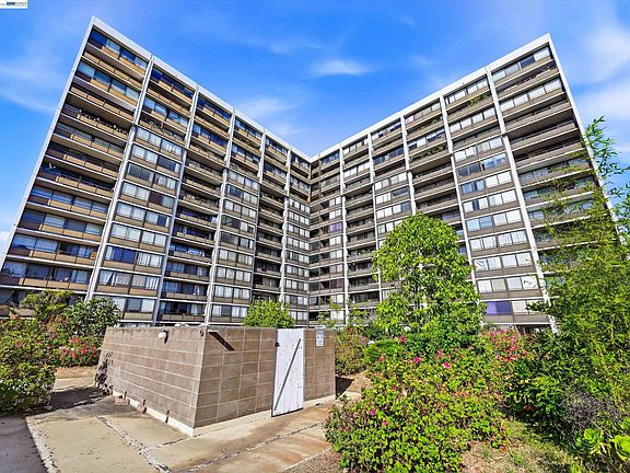 3rd image of 801 Franklin St APT 1108