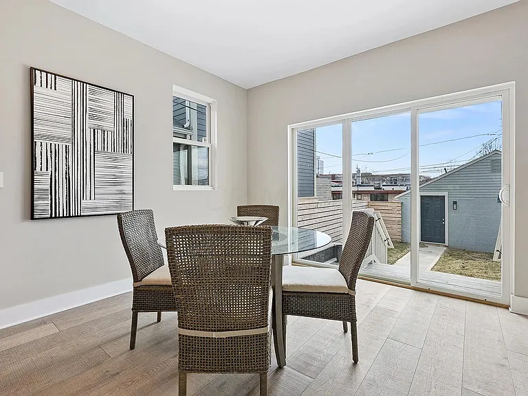 845 Summit St — Photo 11