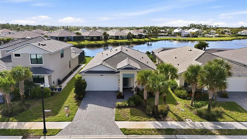 4 bed, 2.5 bath, 2238 sqft, $5,000 — Photo 2