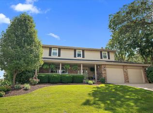 118 Beechcraft Dr, New Lenox, IL 60451