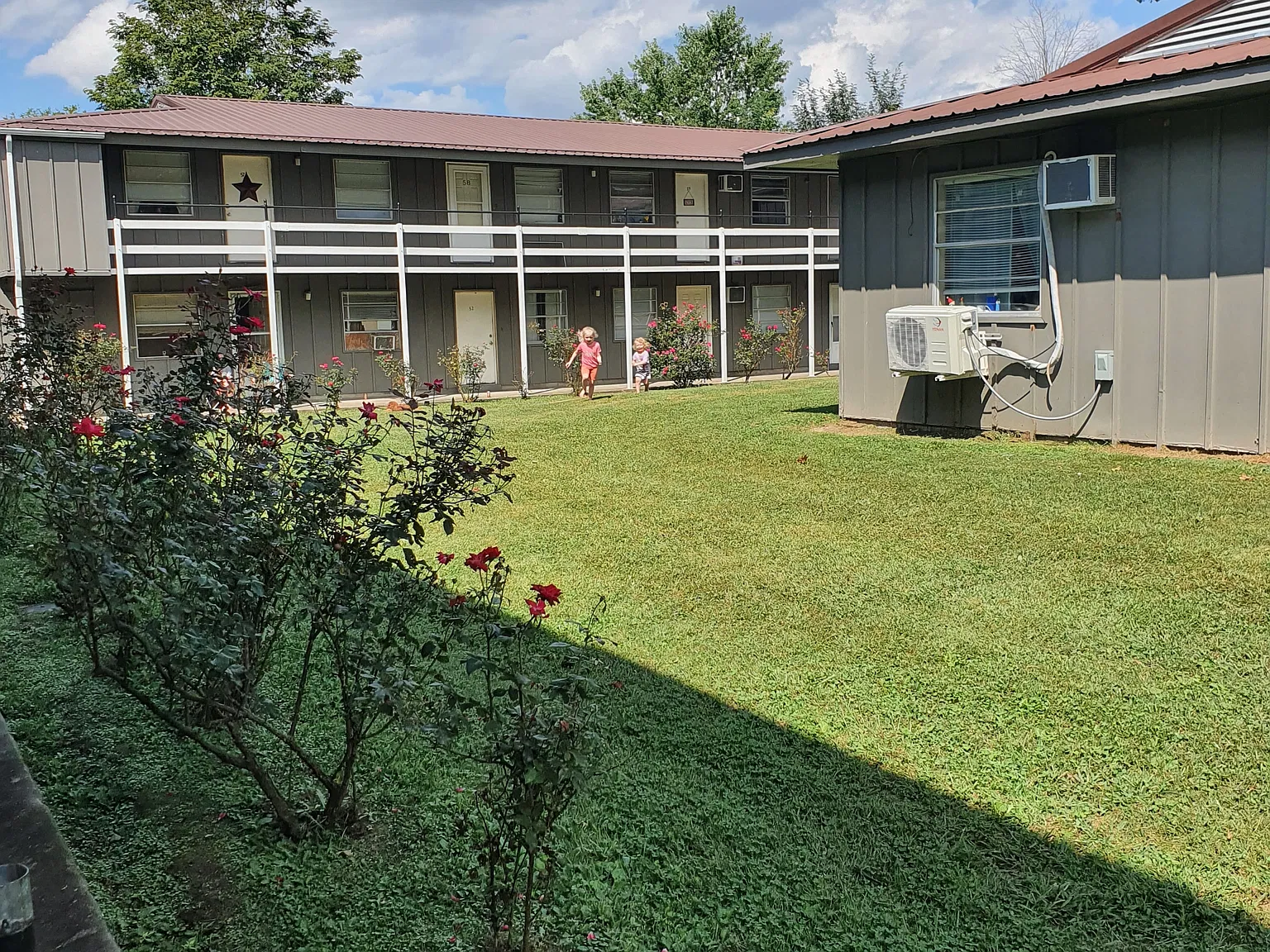 Hillview Apartments - 9 — Photo 3