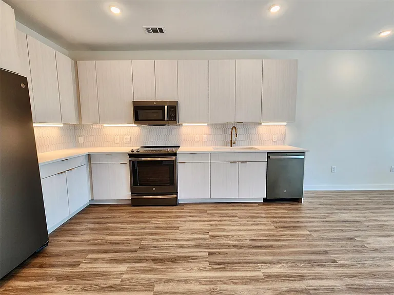 4802 S Congress Ave #208 — Photo 5