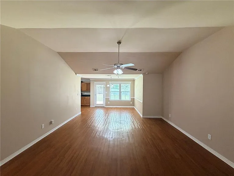 9646 Estate Dr — Photo 3