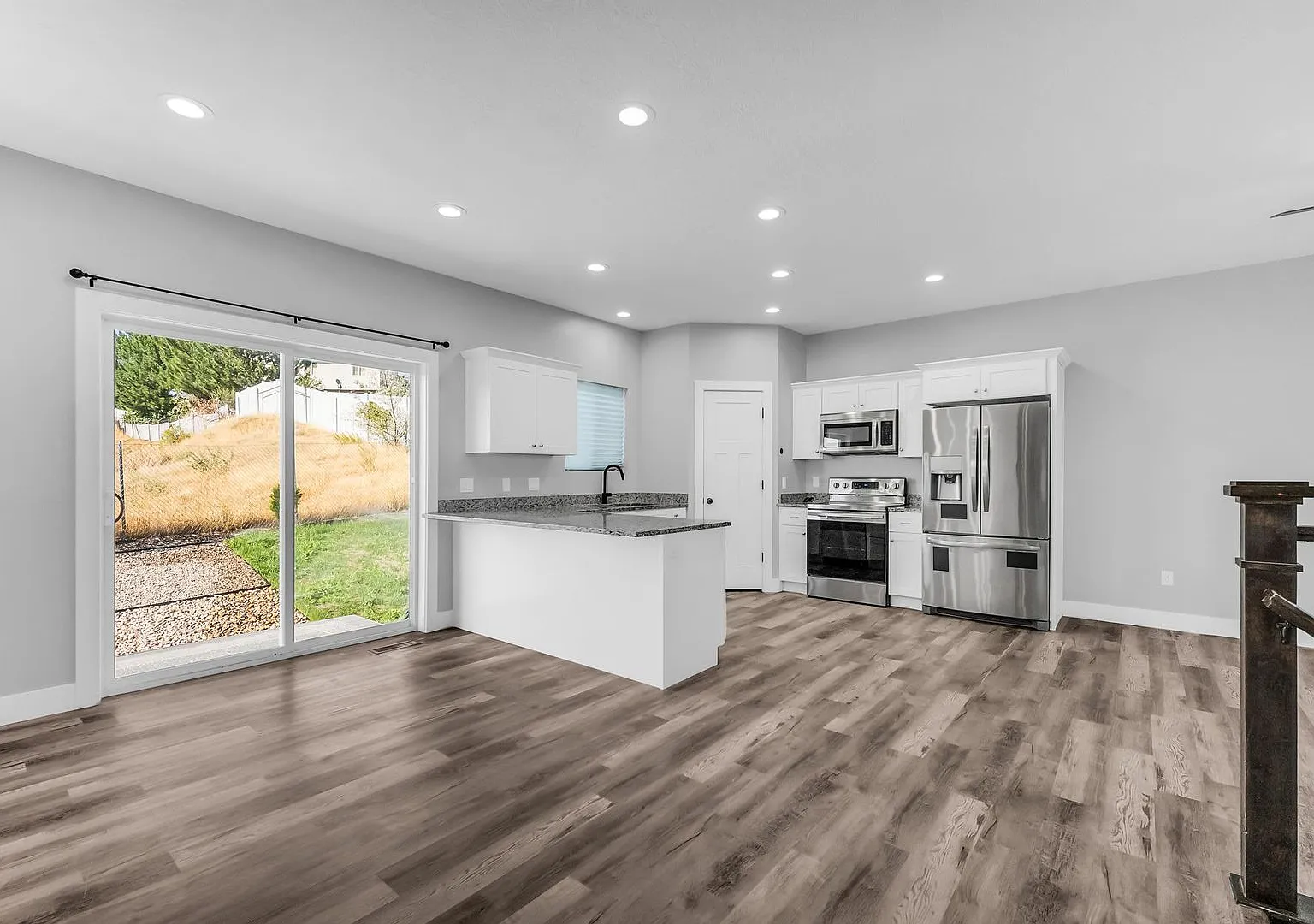 Beautiful 2020 Layton Home with High Ceilings & Modern Finishes — Photo 4