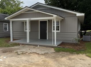 100 Oak Ln, Lagrange, GA 30241