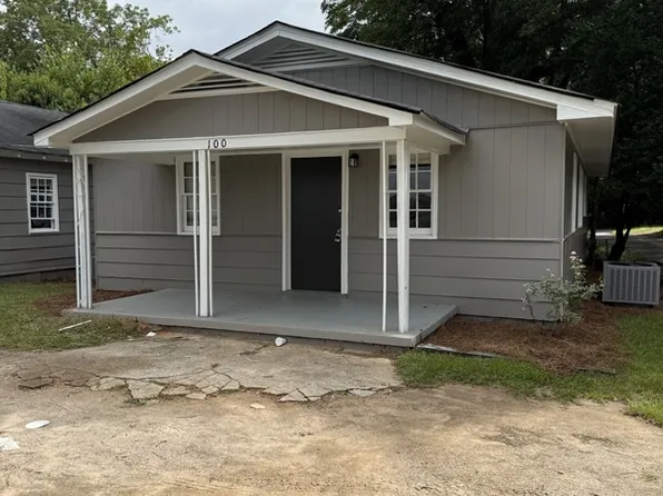 100 Oak Ln, Lagrange, GA 30241