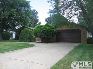 435 Spezia Dr, Oxford, MI 48371