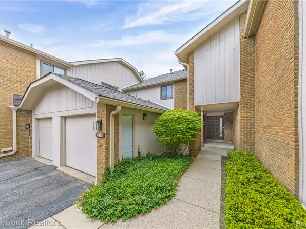 6487 Maple Hills Dr, Bloomfield Hills, MI 48301