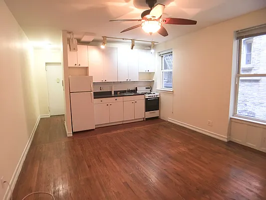 Rented by Moises Farhart, LREB | media 8