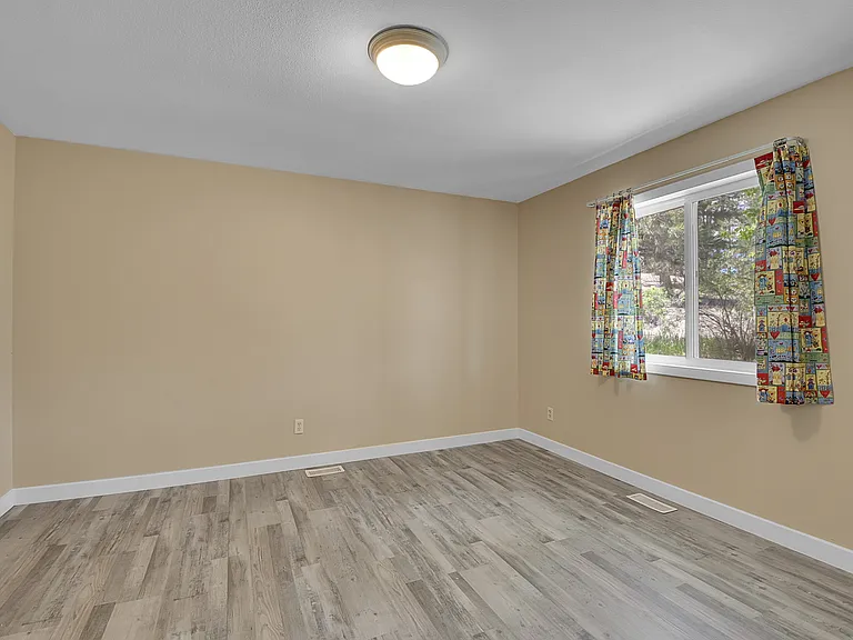 91 Sun Way — Photo 2