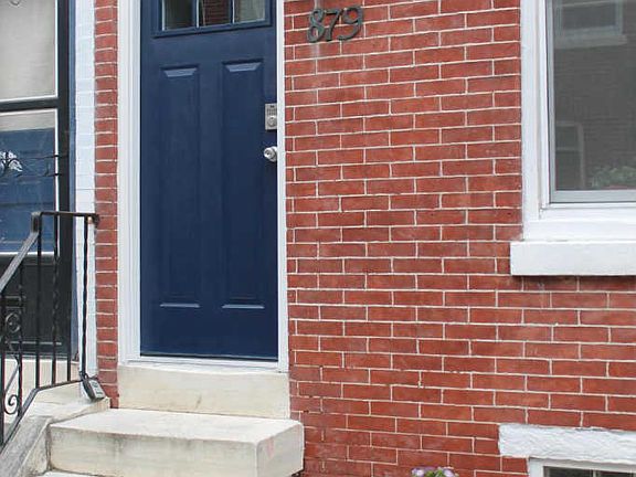 2nd image of 879 N Myrtlewood St