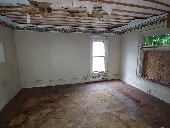 5th image of 273 McLennan Ave
