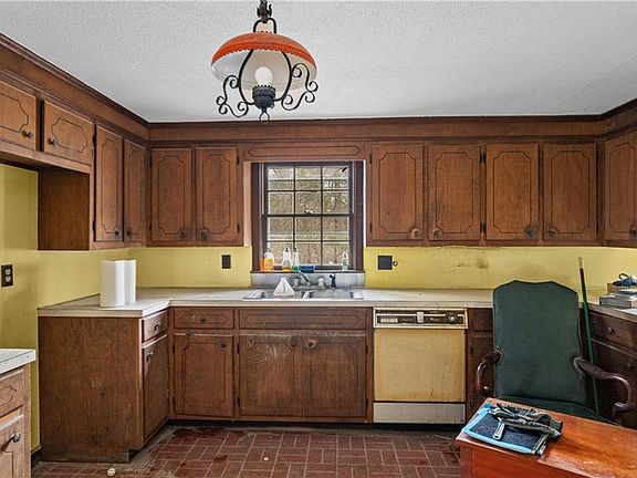 5th image of 1022 Rowland Dr
