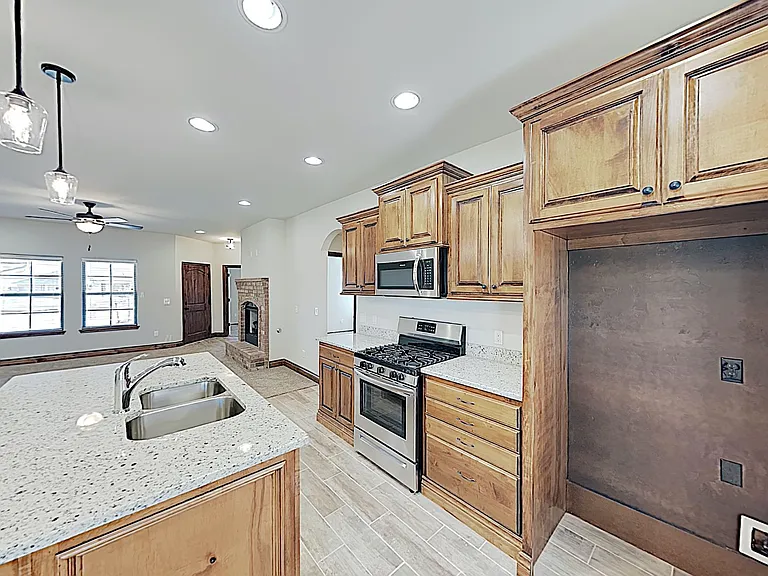 404 Charles Ct — Photo 9