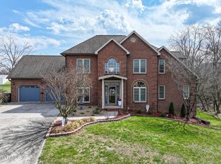 2605 Halifax Dr, Kingsport, TN 37660