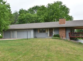 104 Sunrise Ct, Ozawkie, KS 66070