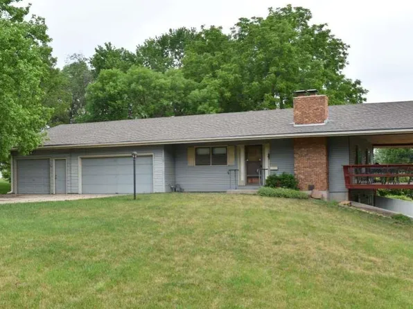 104 Sunrise Ct, Ozawkie, KS 66070