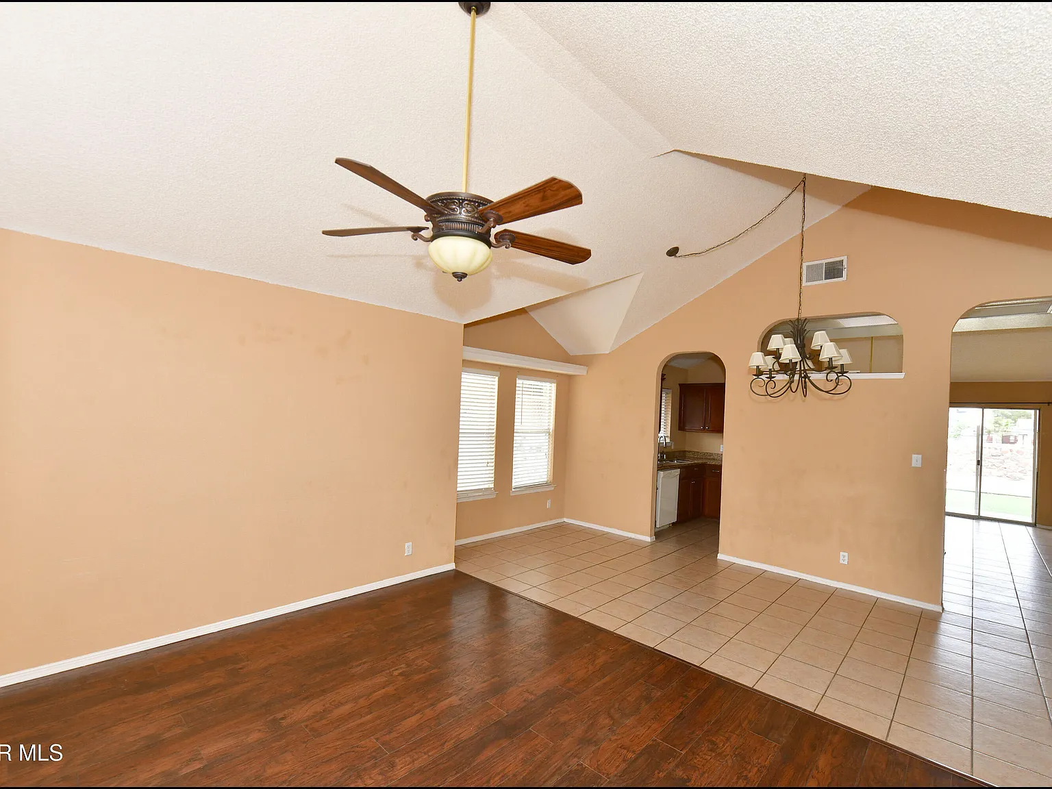 3 bed, 2.0 bath, 1509 sqft, $1,800 — Photo 4