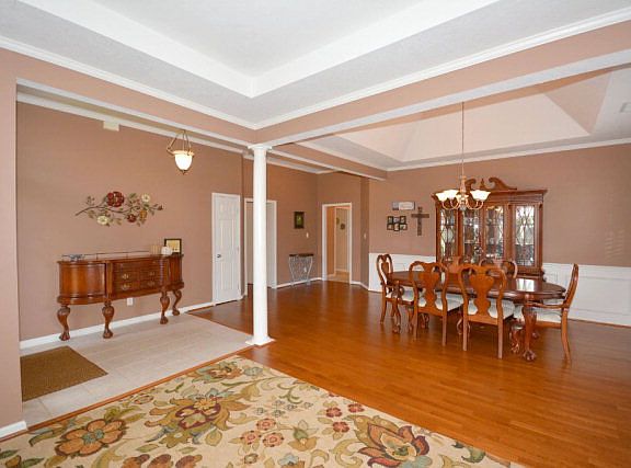 5th image of 213 Bainbridge Dr