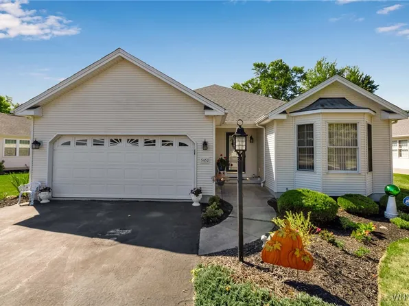 5451 Carleton Lake Dr, Lockport, NY 14094