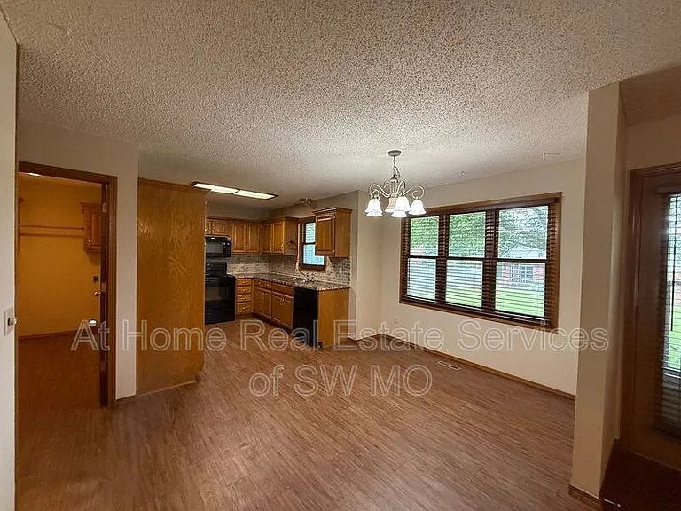 4121 S Parkcrest Ave — Photo 11