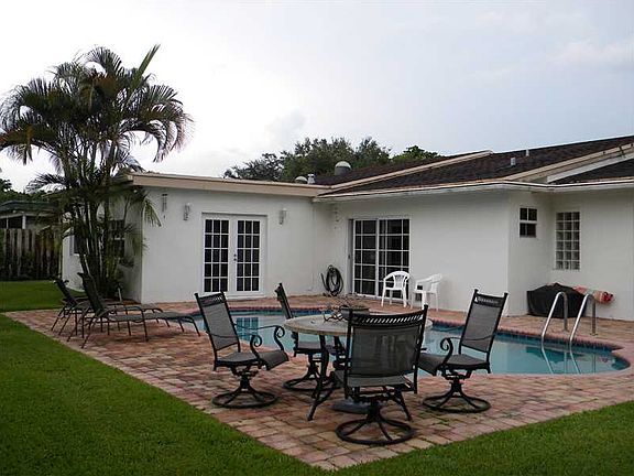 3rd image of 7081 SW 19th St