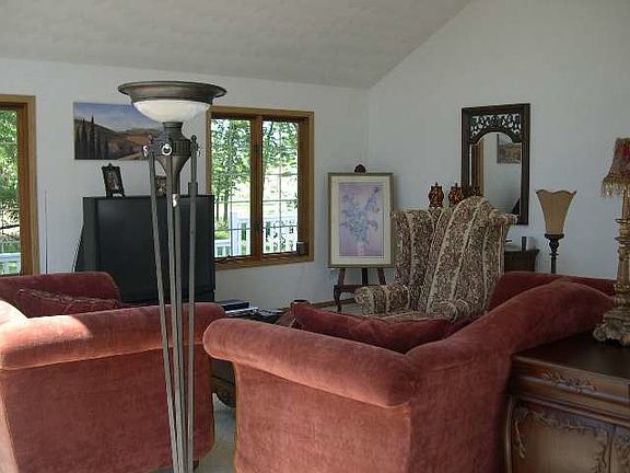 5th image of 10018 W Bridgeport Way