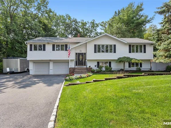 228 Dorothy Dr, North Haledon, NJ 07508