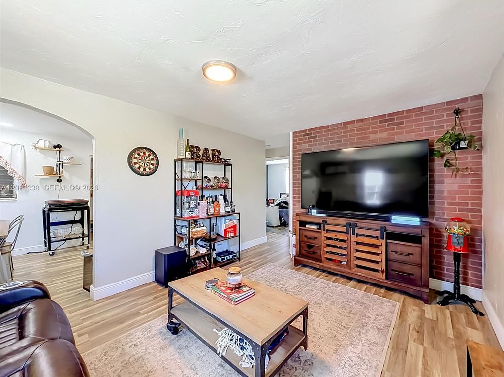 800 NW 17th Ter, photo 3