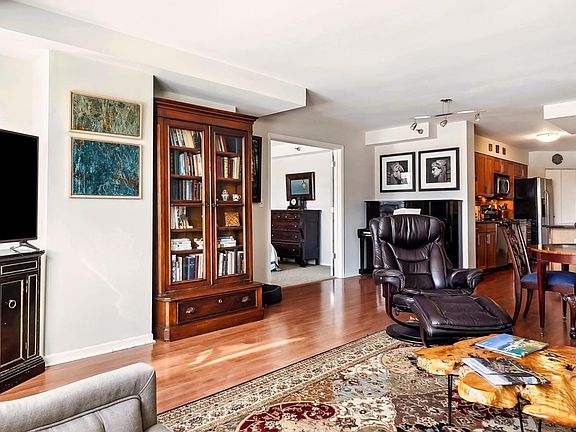 5th image of 401 S 1st St Unit 1010