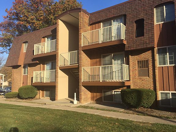 2nd image of 1817 S Nantucket Dr APT 203