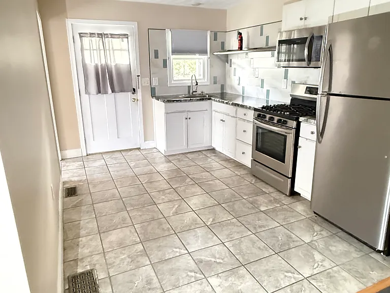 885 Wyoming Ave #3 — Photo 2