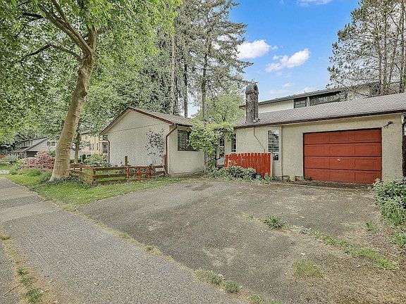 5th image of 9002 Ben Nevis Cres