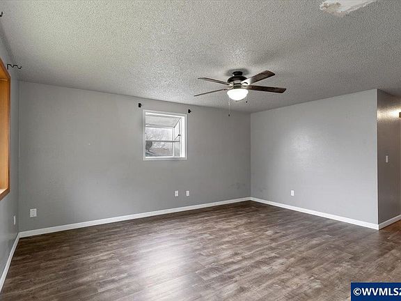 5th image of 417 NE Oaken Hills Dr