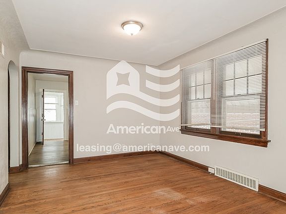 887525_005_living_room_5.jpg