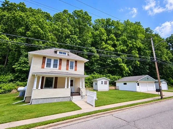 135 S Main St, Potosi, WI 53820