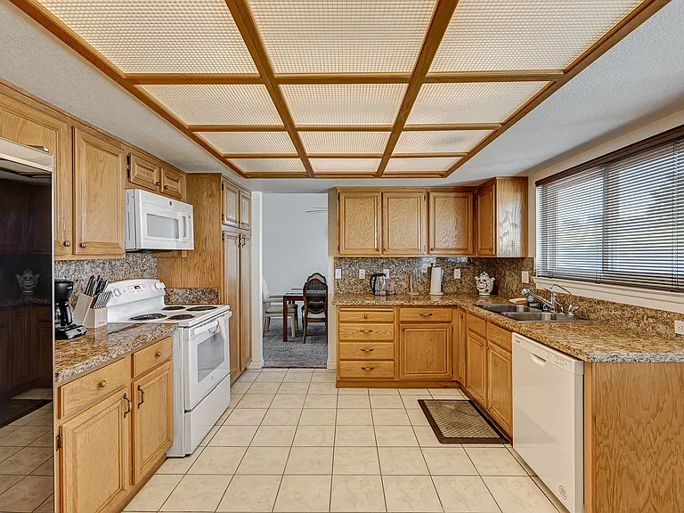 8412 Vibrant Dr — Photo 30
