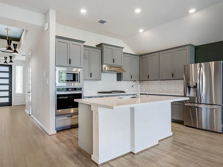 4326 Frankfurt Ln — Photo 3