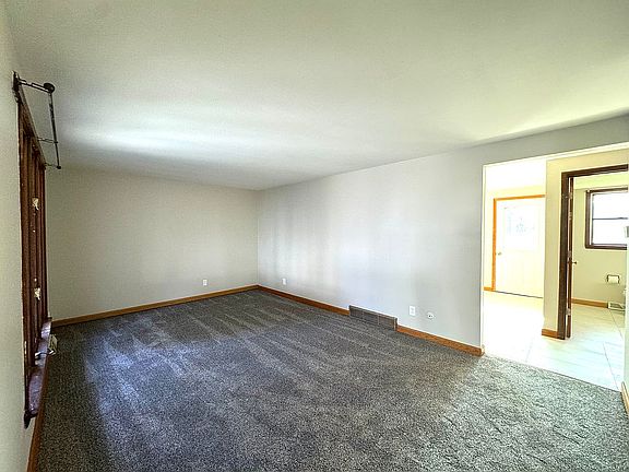 4th image of 19 Broezel Ave