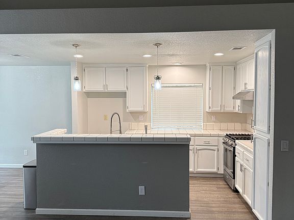 3rd image of 1412 Tradewind Dr