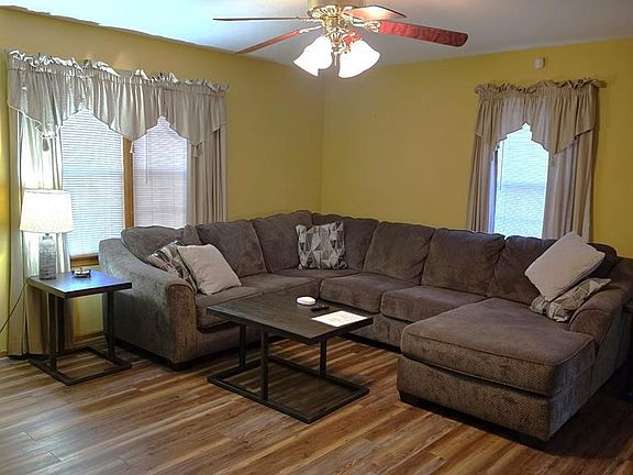 3rd image of 133 Devonshire Cir