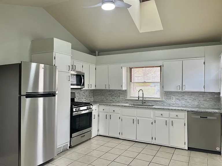 518 Washtenaw Ave — Photo 19